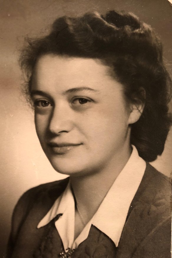 Chaja Lerman, whose voice is heard on the Bashevis Singers' first album.