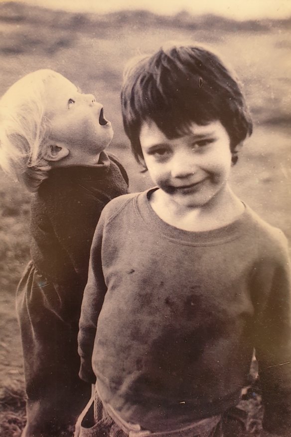 Ben Winspear (front) as a child, with brother Dallas.