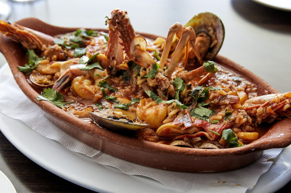 Go-to dish: Build your meal around the arroz de marisco (seafood rice).