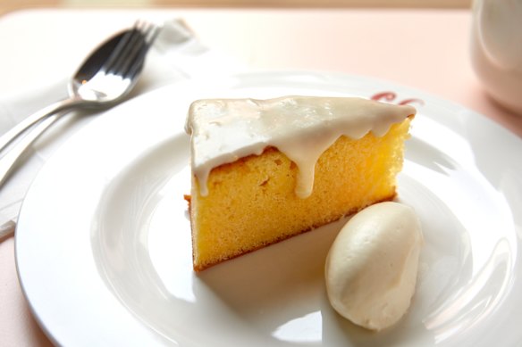 Orange cake with Chantilly cream.