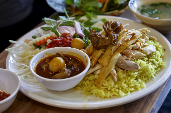 Hoi An-style chicken rice (com ga), the house signature at Com Ga Ba Nga Hoi An.