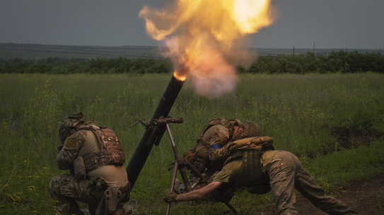 Ukrainian soldiers fire toward Russian position.