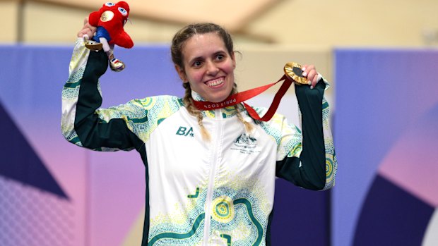 Amanda Reid with her gold medal at the 2024 Paris Paralympic Games.