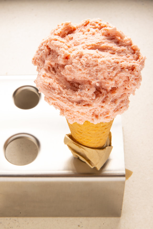 The signature roasted strawberry gelato.