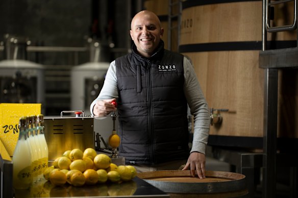 Rod Micallef of Zonzo making their Zoncello spritz.