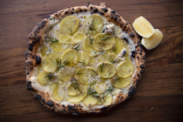 Potato and eel pizza.