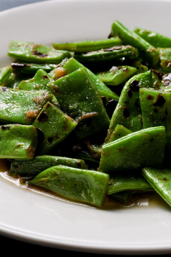 Roman beans in an anchovy-spiked bagna cauda dressing.