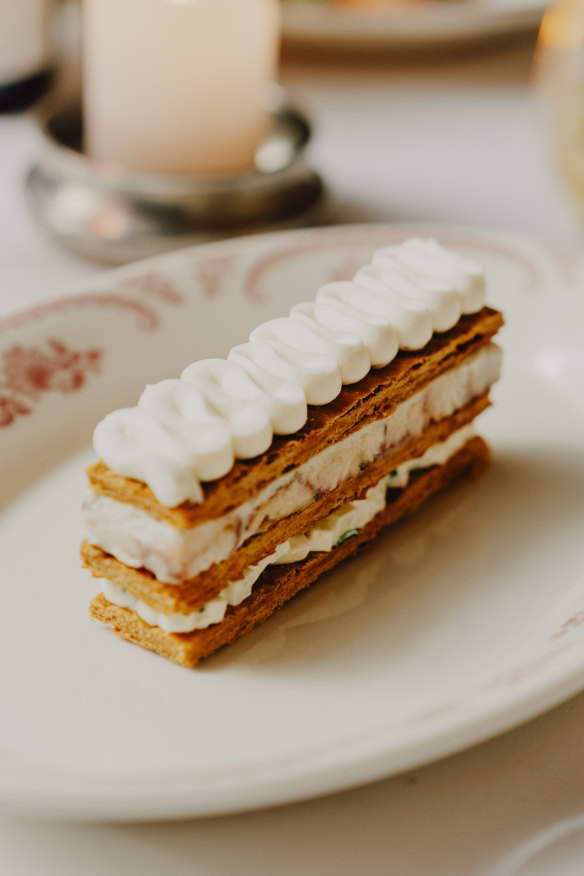 Millefeuille d’anguille fume.