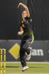 The Female Pace Race Who Will Be The Fastest Of Them All Fastest bowlers list in indian cricket team | indian fast bowlers with 150 kph speed. the female pace race who will be the
