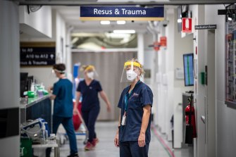 Gli esperti sanitari prevedono una stagione influenzale insolitamente intensa per il 2022, poiché più persone si mescolano nella comunità e sono esposte sia al COVID-19 che all'influenza.