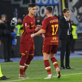 Cristian Volpato comes on for Jordan Veretout, as Inter boss Simone Inzaghi watches on.