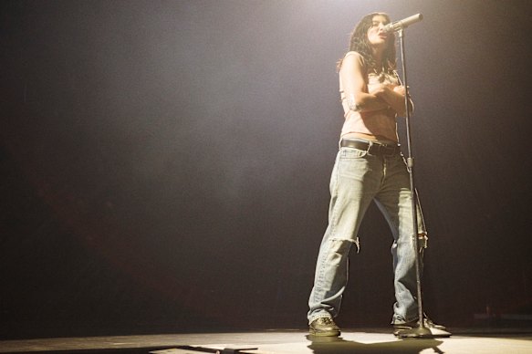 Lorde took the audience on an alternately hedonistic and voyeuristic journey. 