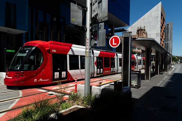 A primeira etapa da linha de metrô leve Parramatta foi inaugurada em dezembro de 2024.