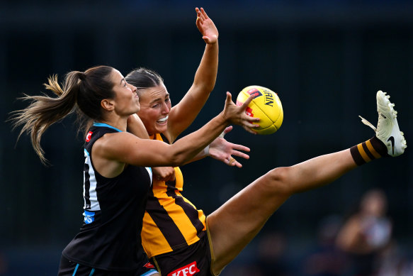 Amelie Borg of the Power and Aine McDonagh of the Hawks compete for a mark during the AFLW Semi Final.