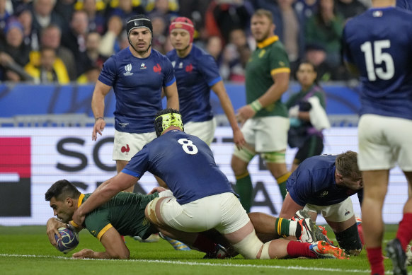 South Africa’s Damian de Allende  scores his side’s second try 