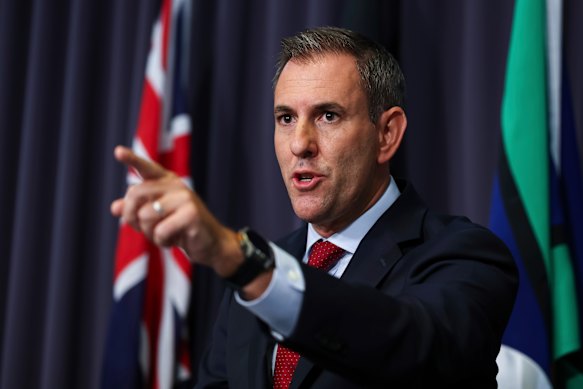 O tesoureiro Jim Chalmers referiu-se a uma taxa de inflação superior ao esperado.