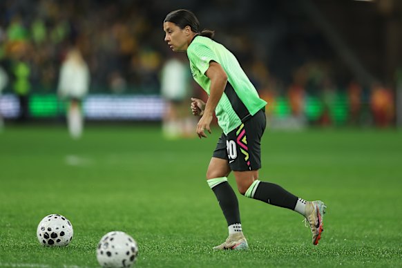 Sam Kerr gets ready.