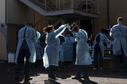 Staff don protective equipment at a pop-up COVID-19 testing clinic at Rushcutters Bay.