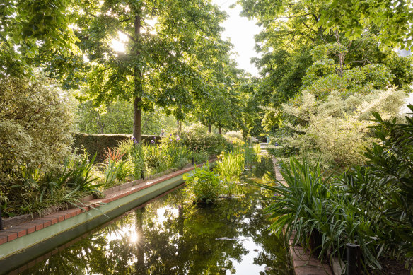 Rent a kayak or go for a stroll along the Coulée Verte (the green alley).