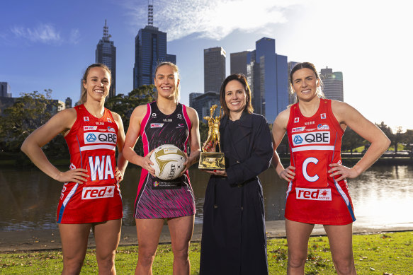Netball Australia is facing accusations it is failing to push the sport into the future, amid concerns from broadcaster Foxtel about viewership figures. 