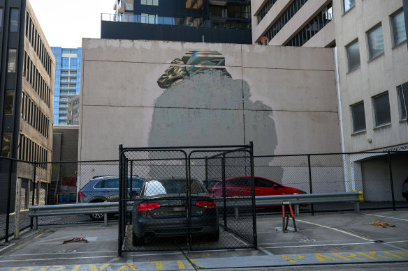 Artist Peter Seaton has painted over his mural of a Ukrainian and Russian solder embracing.