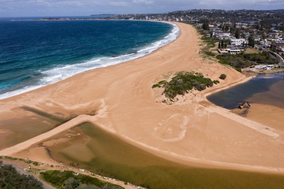 At North Narrabeen, looking south to Narrabeen and Collaroy. 