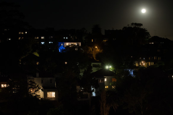 The moon rises over apartments in Coogee, where most people are still self-isolating.