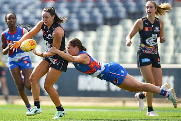 Britney Gutknecht stretches to tackle Erone Fitzpatrick in the Blues’ clash with the Bulldogs.