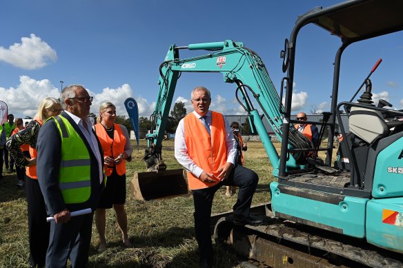 Prime Minister Scott Morrison talks with Energy Renaissance staff at their site in Tomago.