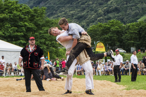 Swinging an opponent in schwingen. 