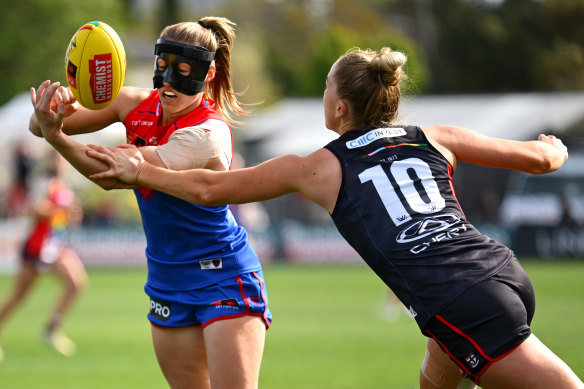 Purcell evades a tackle.