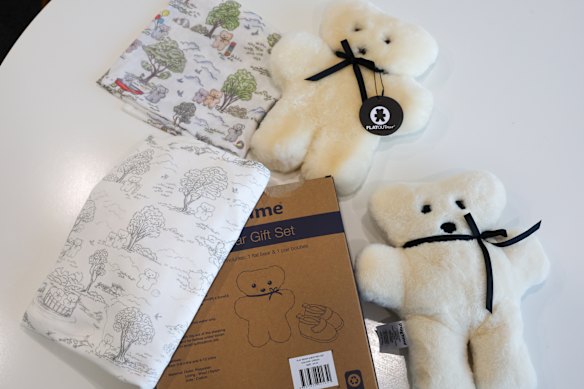 A Flatoutbear (with tag) and the Aldi version. The baby wrap is from Flatoutbear and the box is from the version sold at ALDI.