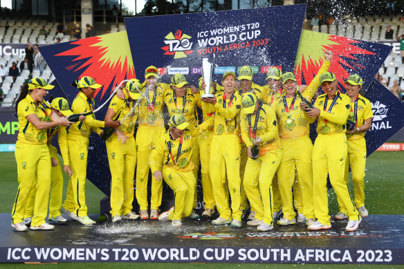 Meg Lanning lifts the ICC Women’s T20 World Cup – again.