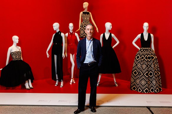 Barro formed a friendship with designer Martin Grant after meeting him on the dance floor at the nightclub Inflation. 