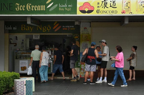 A queue for Banh Mih in Saigon Place.