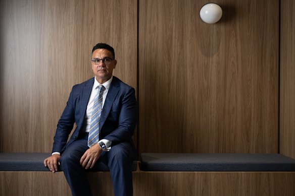 “Aviso aos agressores sexuais infantis”: Brendan Thomas, chefe da AUSTRAC.