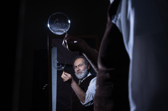 Performer Brian Lipson spent the pandemic conducting a deep dive into bubbles.