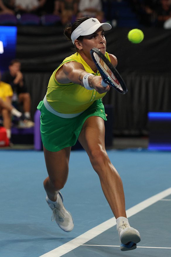 Ajla Tomljanovic plays a forehand in the Women’s singles match against Katie Boulter.