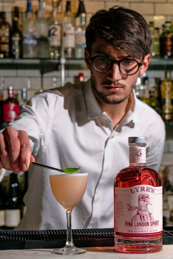A Chiswick bartender makes the “Garden Side” with alcohol-free spirits.