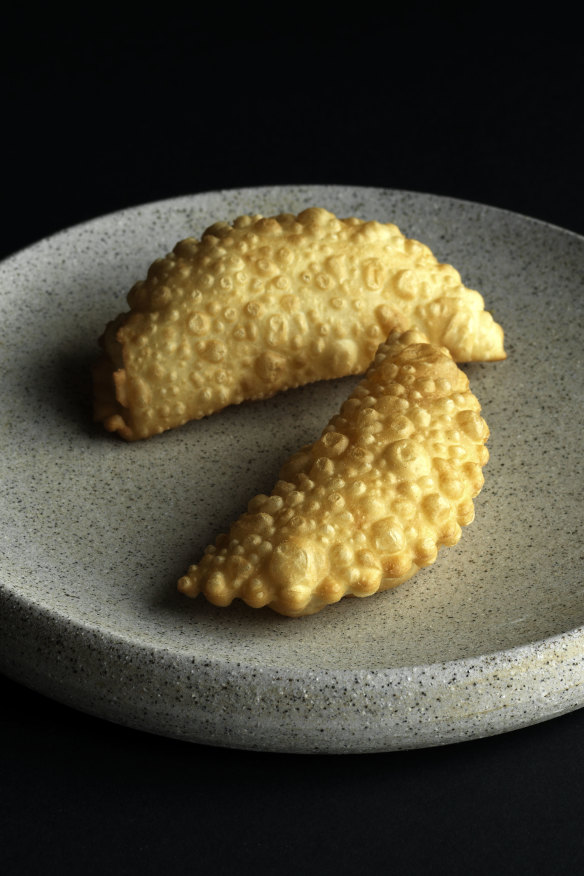 Gnocco fritto with scallop and native curry.