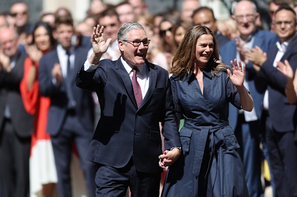 Starmer and his wife Victoria are leaving Downing Street.