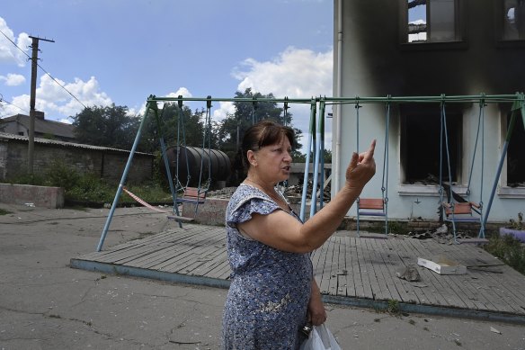 Svitlana Vodolazska claims the Ukrainians bombed the Palace in an act of revenge, but there is no evidence for this. 