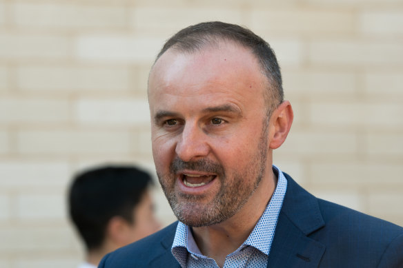 ACT Chief Minister Andrew Barr has urged people to complete their essential shopping as quickly as possible during lockdown. 