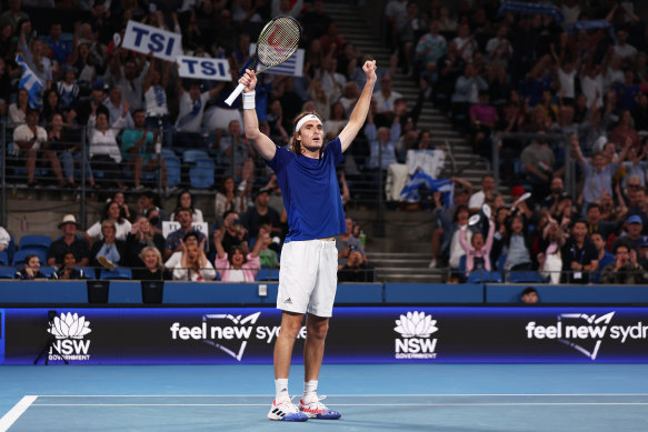 Tsitsipas keeps Team Greece in the United Cup with a blistering comeback against Berrettini.