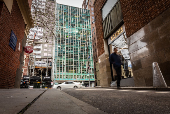 A laneway view of the building known as Melbourne’s first “Glass Box” at 100-104 Collins Street, built in 1955.