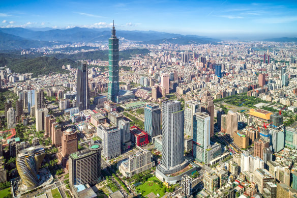 August is hot in Taipei.