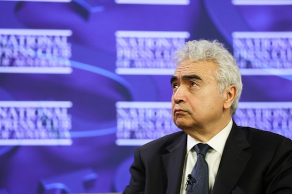 المدير التنفيذي لوكالة الطاقة الدولية فاتح بيرول يتحدث في نادي الصحافة الوطني يوم الاثنين.