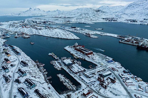 Kapal berlabuh di pelabuhan Nuuk, Greenland, minggu ini.