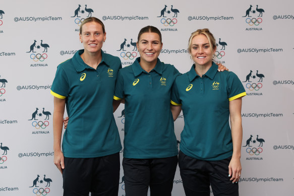 Catley (centre) with her Olympics vice captains Emily van Egmond (left) and Ellie Carpenter.