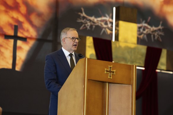 Is it the song sheet or the singer? Opposition Leader Anthony Albanese has struggled with his message in the first week of the campaign. 